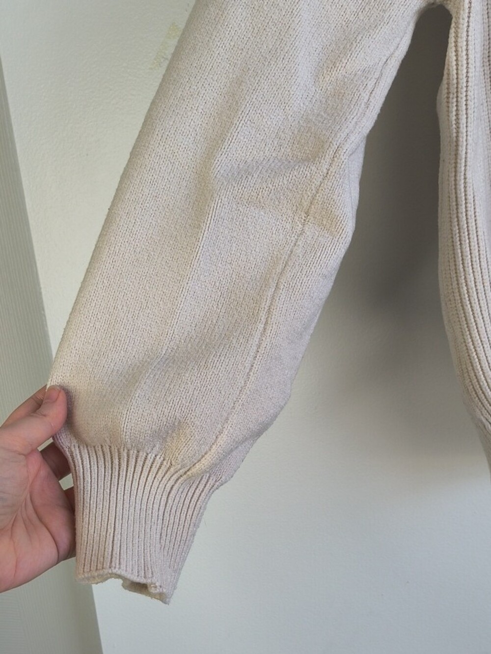 Cream V-Neck Cable-Detail Sweater - Picture 2 of 6